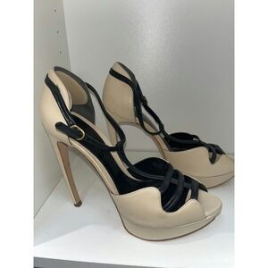 Alexander McQueen Beige/Black Leather Platform T Strap Sandals Size 39.5